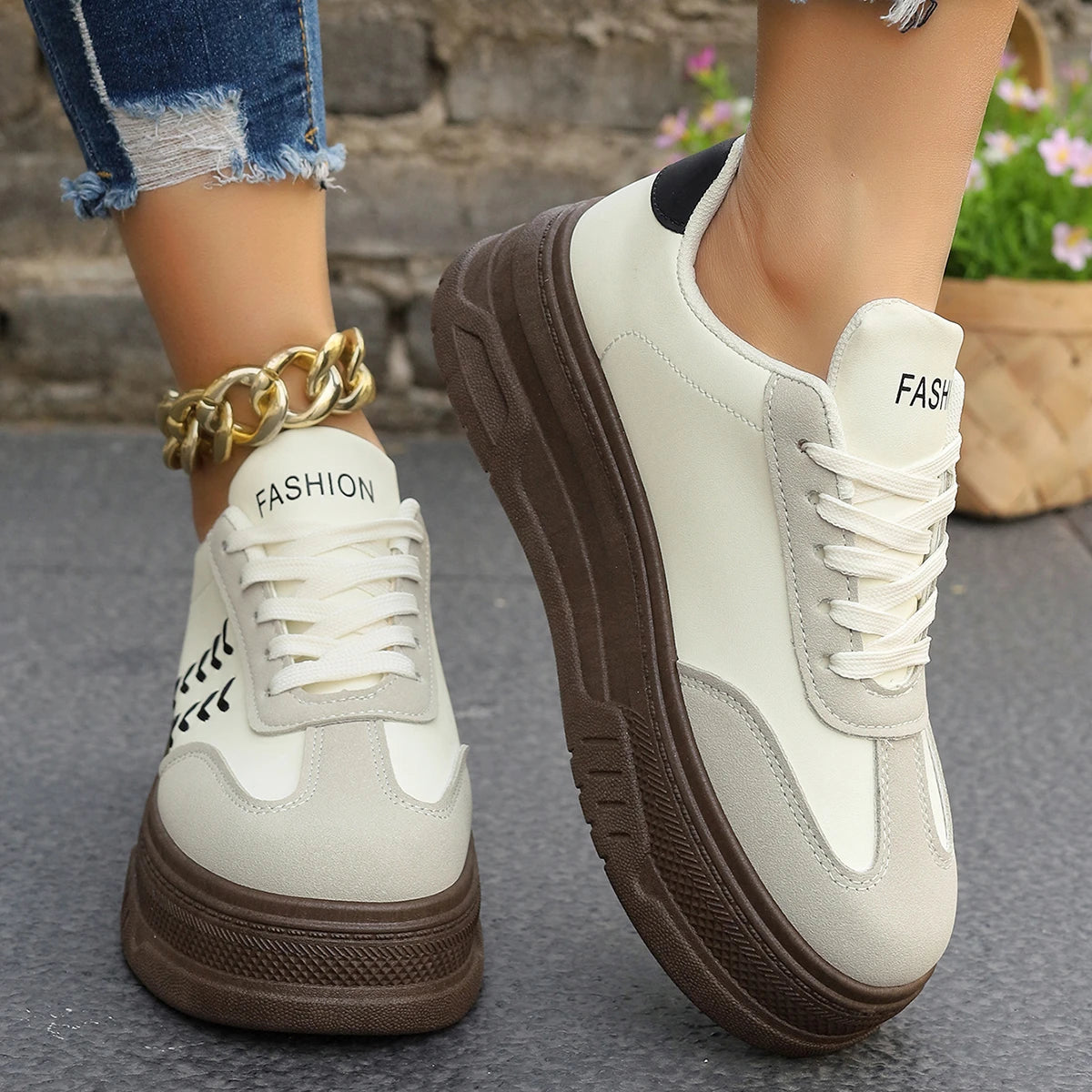 Ansoff women's sporty shoes with round toe, thick sole, slip-resistant sole, ideal for work and leisure, in spring and autumn styles.